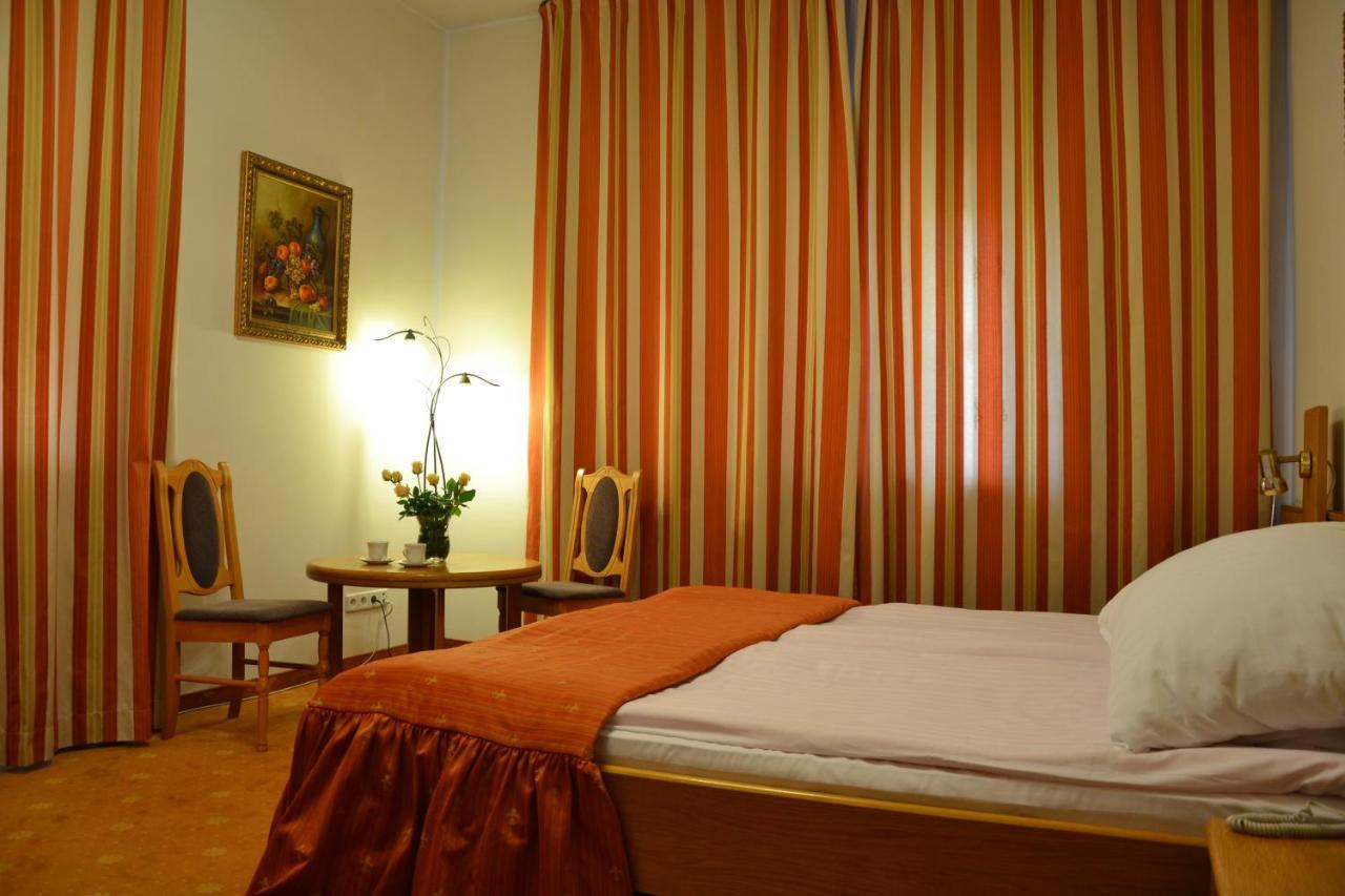 Karat Bed and Breakfast Warszawa Eksteriør billede