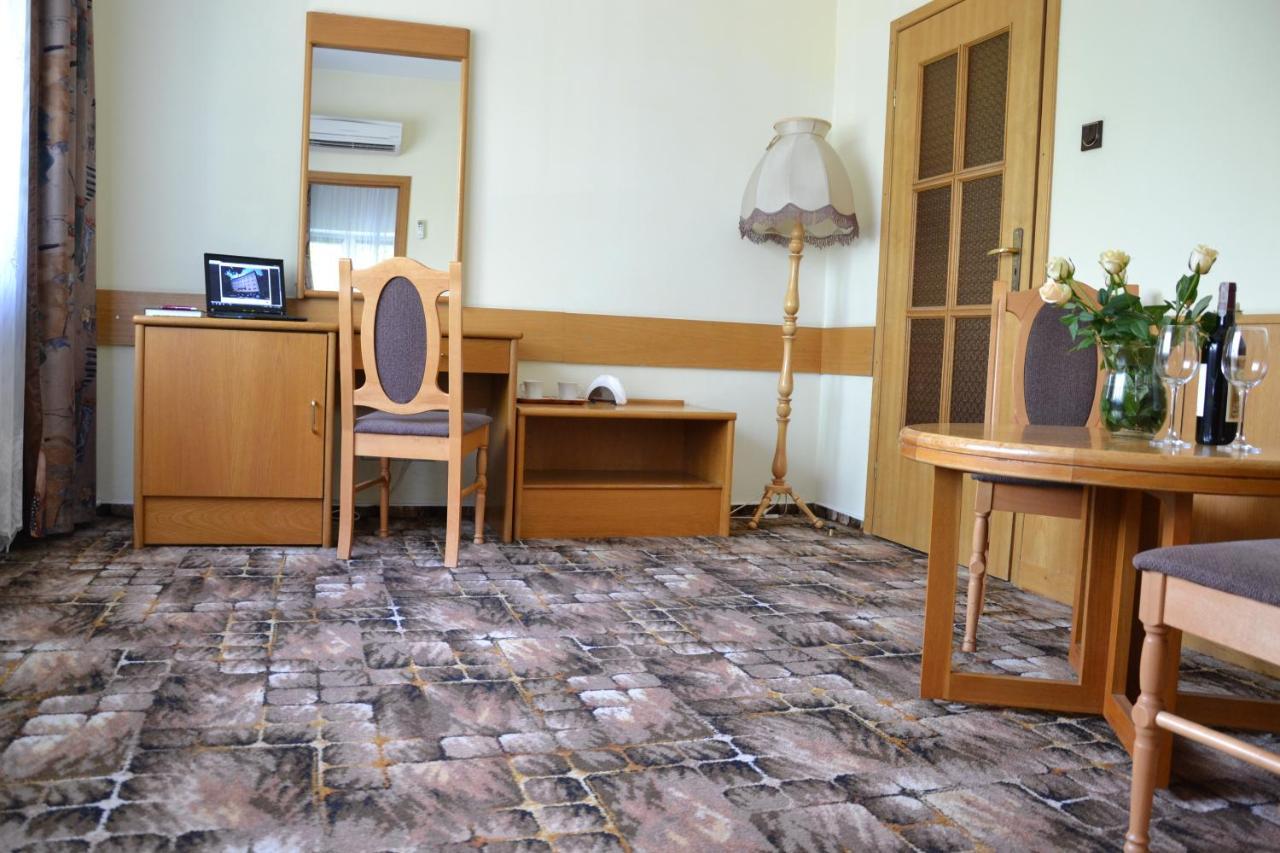 Karat Bed and Breakfast Warszawa Eksteriør billede