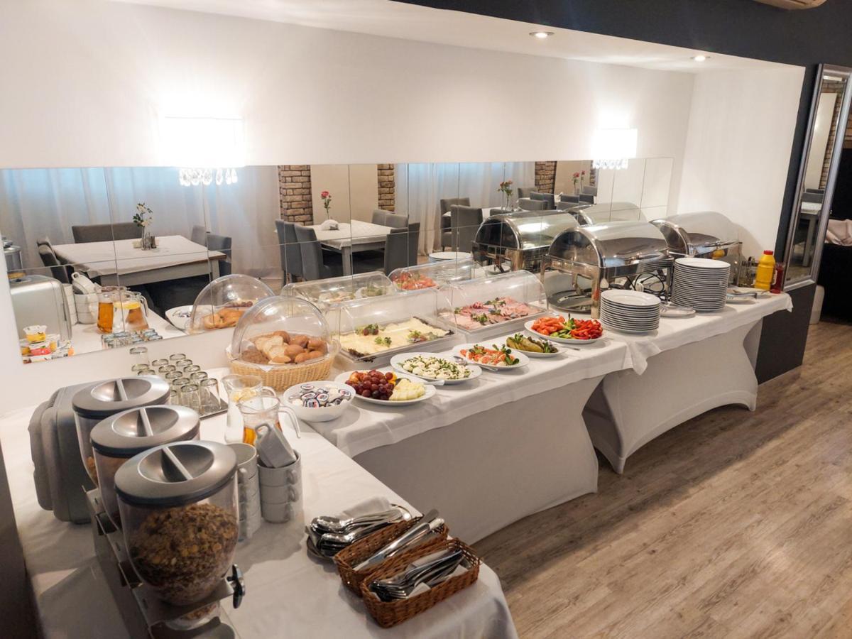 Karat Bed and Breakfast Warszawa Eksteriør billede