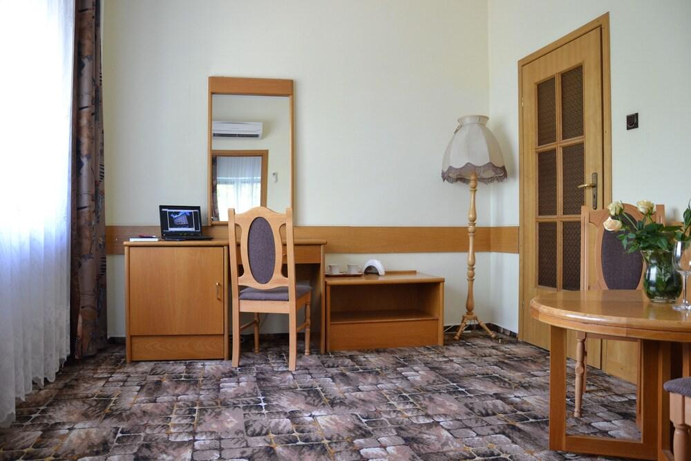 Karat Bed and Breakfast Warszawa Eksteriør billede