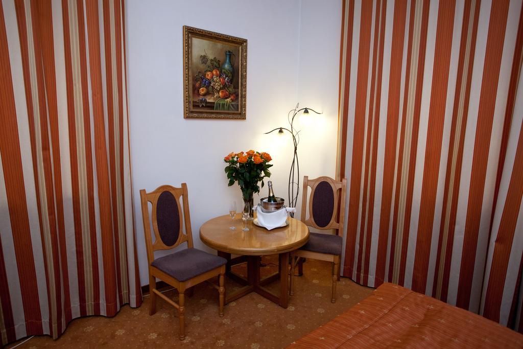 Karat Bed and Breakfast Warszawa Eksteriør billede